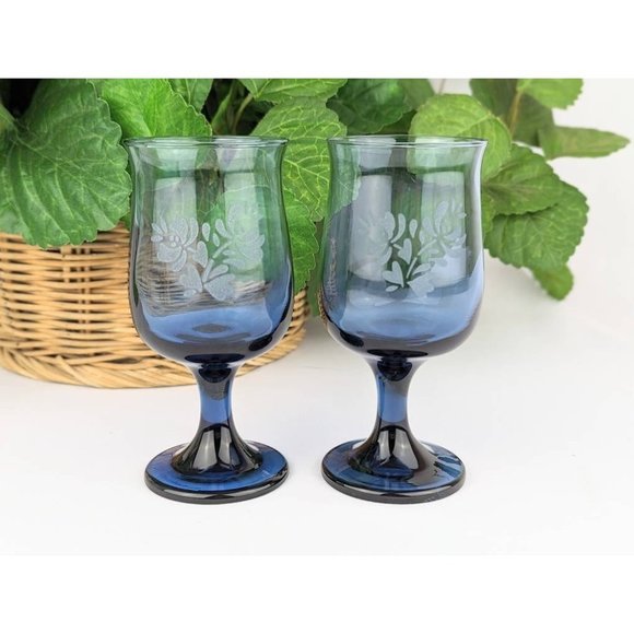 Pair of Blue Etched Wine Glasses Set of 2 Vtg Pfaltzgraff Yorktowne USA Stemware - Picture 6 of 7